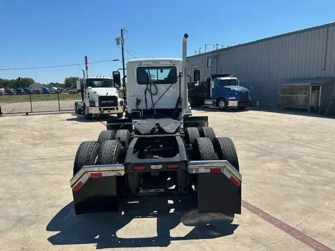 2022 MACK AN64T