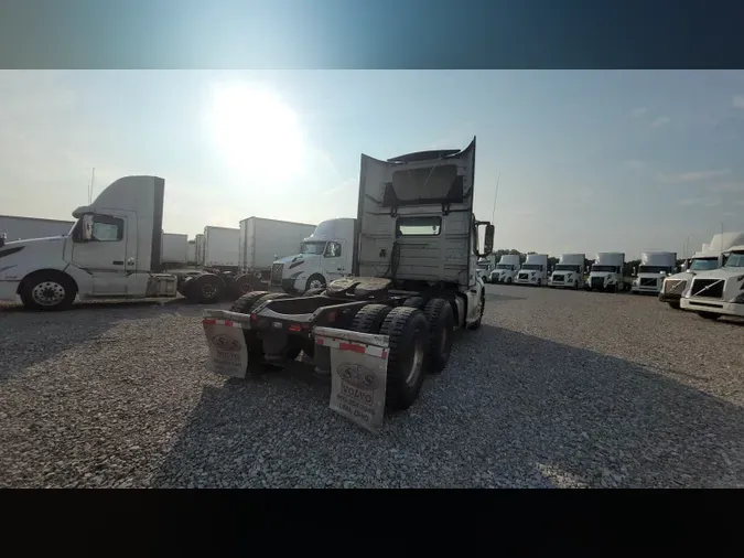 2019 Volvo VNL300