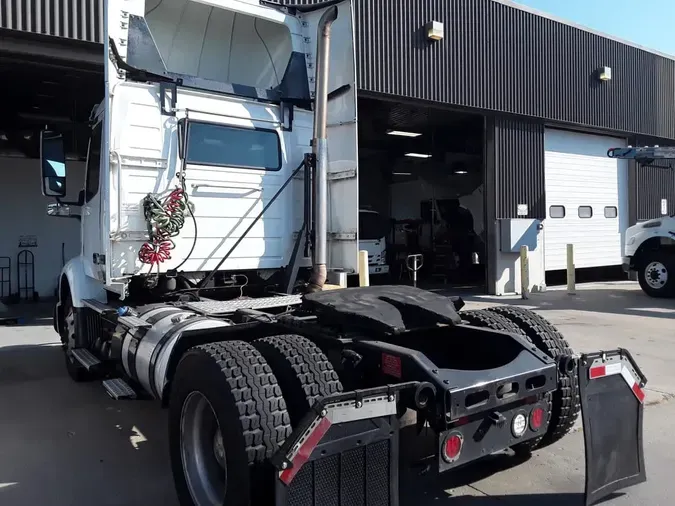 2019 VOLVO VNR42T 300