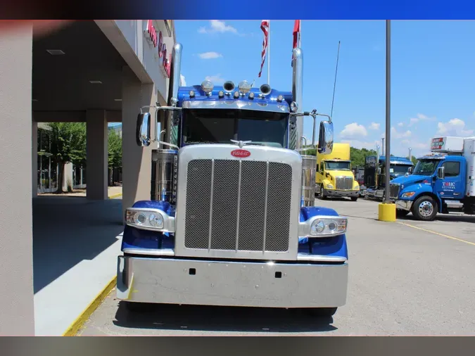 2023 Peterbilt 389