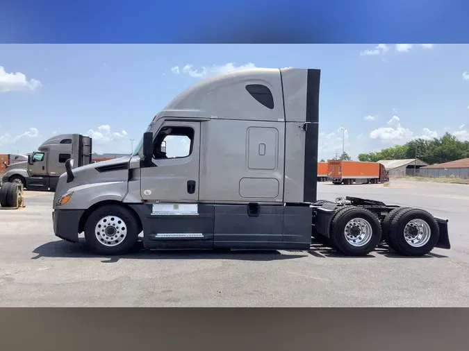 2022 Freightliner Cascadia 126