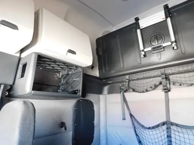 2020 Freightliner New Cascadia 126