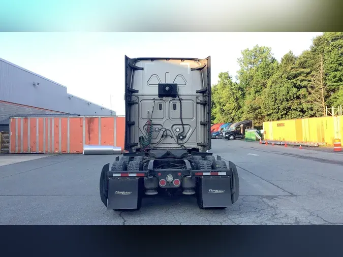 2020 Freightliner Cascadia 126