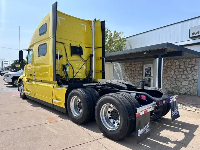 2025 VOLVO VNL64T860