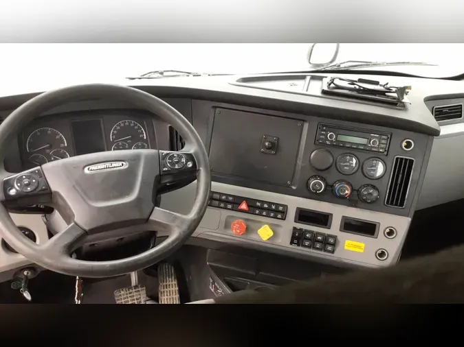 2020 Freightliner Cascadia 126