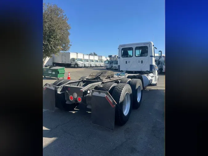 2018 FREIGHTLINER/MERCEDES CASCADIA 125