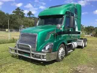 2011 VOLVO VNL670