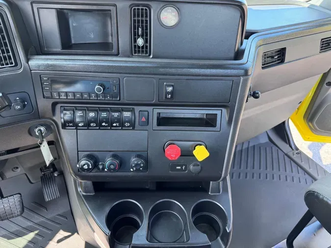 2023 International LT625