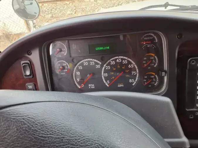 2017 FREIGHTLINER/MERCEDES M2 106