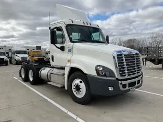 2017 FREIGHTLINER X12564ST