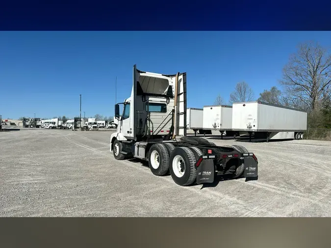 2015 Volvo VNL300