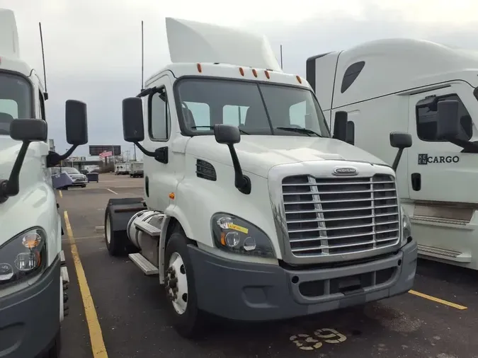 2016 FREIGHTLINER/MERCEDES CASCADIA 113