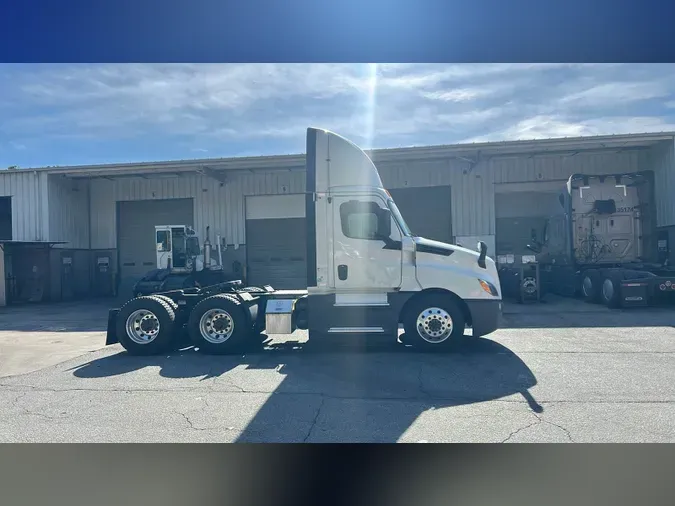 2019 Freightliner Cascadia 126