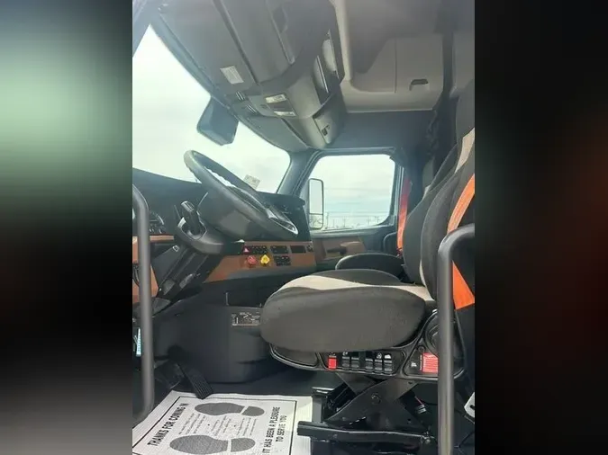 2022 Freightliner Cascadia