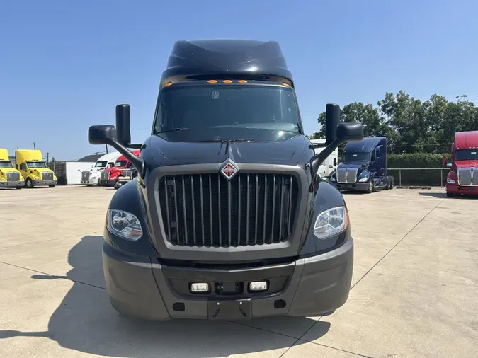 2022 International LT625