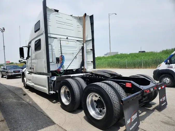 2023 VOLVO VNL64T860