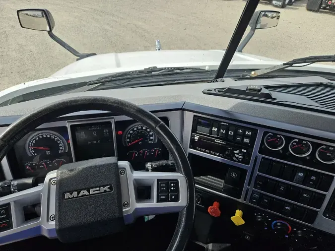 2020 MACK AN64T