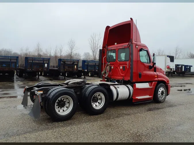 2013 FREIGHTLINER/MERCEDES CASCADIA 125