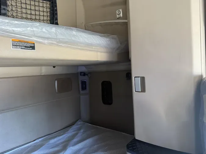 2022 Kenworth T68024b223a16cf0dc2b9e8a48c3385e3fc2