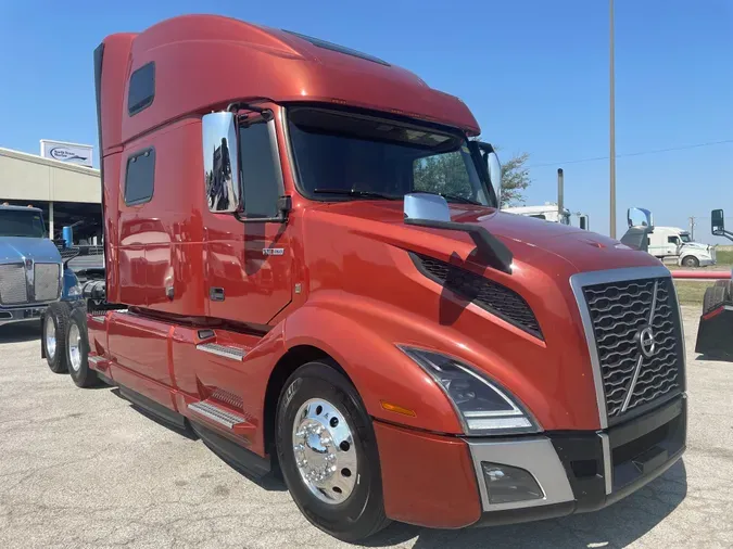 2022 VOLVO VNL64T860