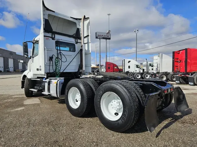 2019 VOLVO VNL64T300