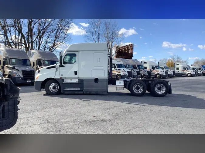 2020 Freightliner Cascadia 12624b62df4c4a6f4c9a2f95a3faa175694