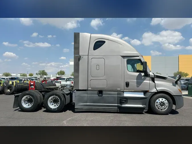 2021 Freightliner Cascadia 126