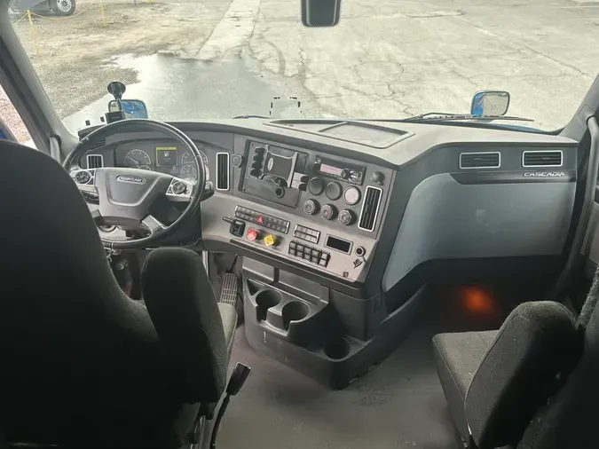 2019 Freightliner Cascadia 126