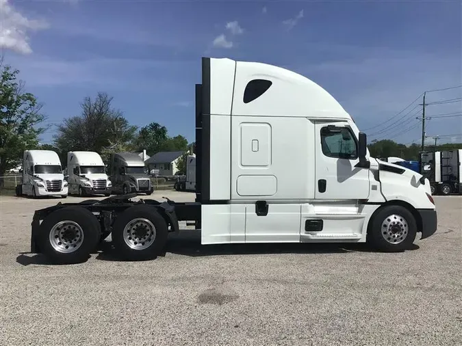 2021 FREIGHTLINER CA126