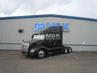 2025 VOLVO VNL64T760