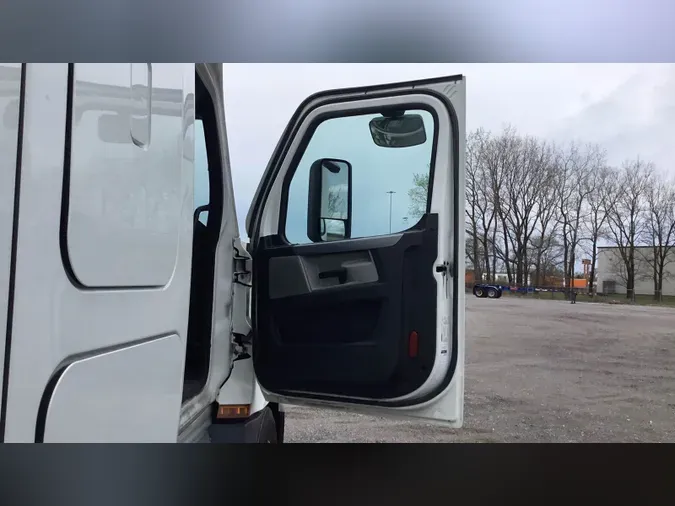 2021 Freightliner Cascadia 126