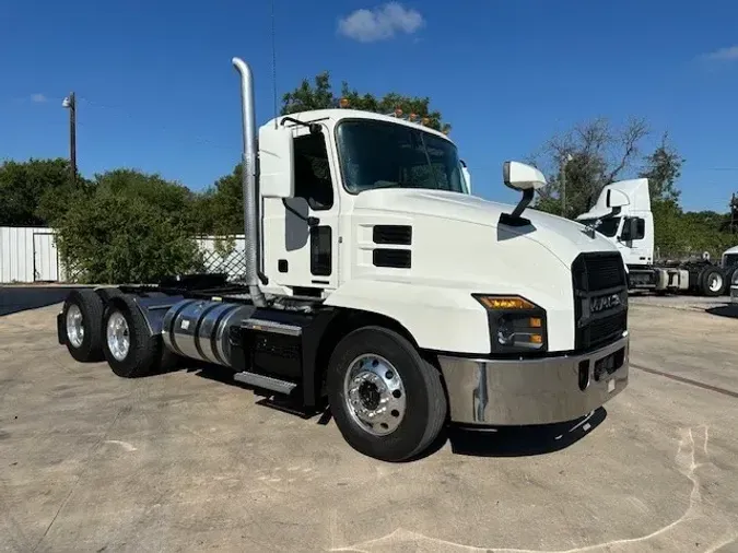 2022 MACK AN64T