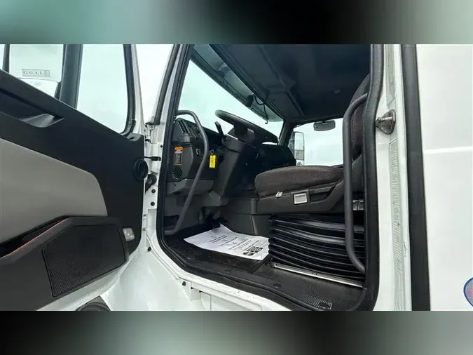 2020 VOLVO VNR640