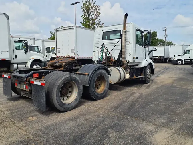 2019 VOLVO VNL64T-300