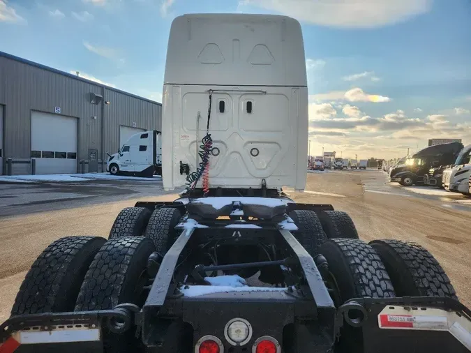 2019 FREIGHTLINER Cascadia 126