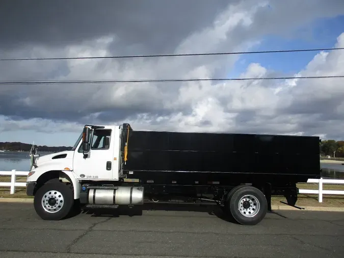 2017 INTERNATIONAL 4300