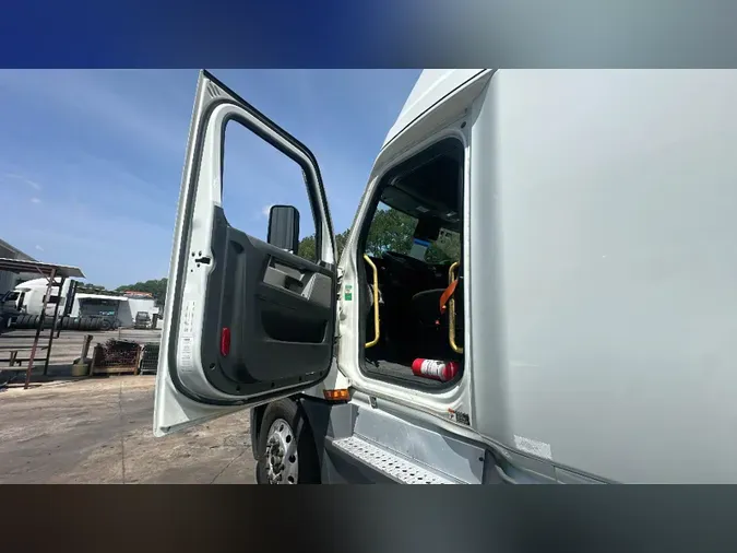 2022 Freightliner Cascadia 126