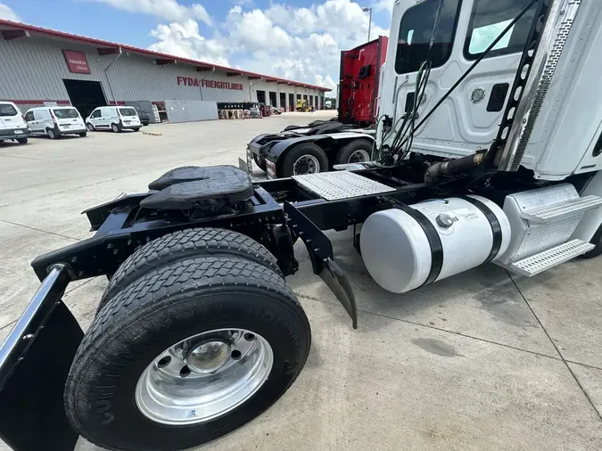 2011 Freightliner CASCADIA 113