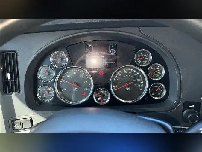 2022 KENWORTH T880