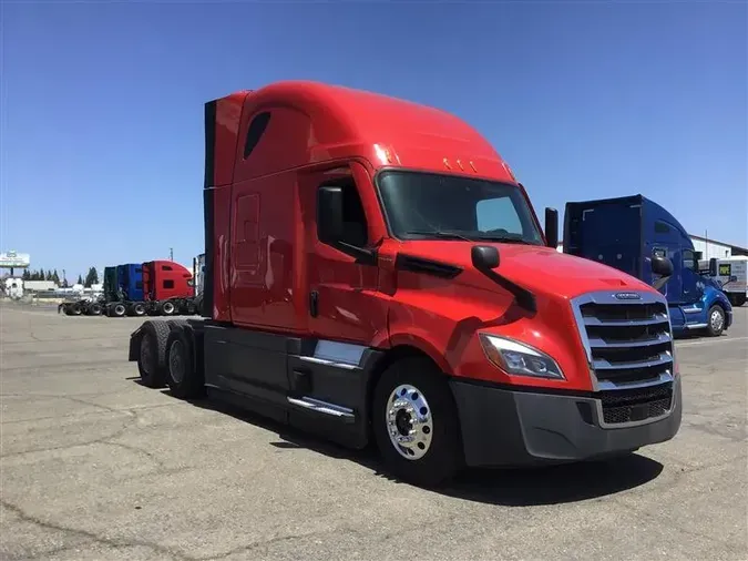 2022 FREIGHTLINER CA126