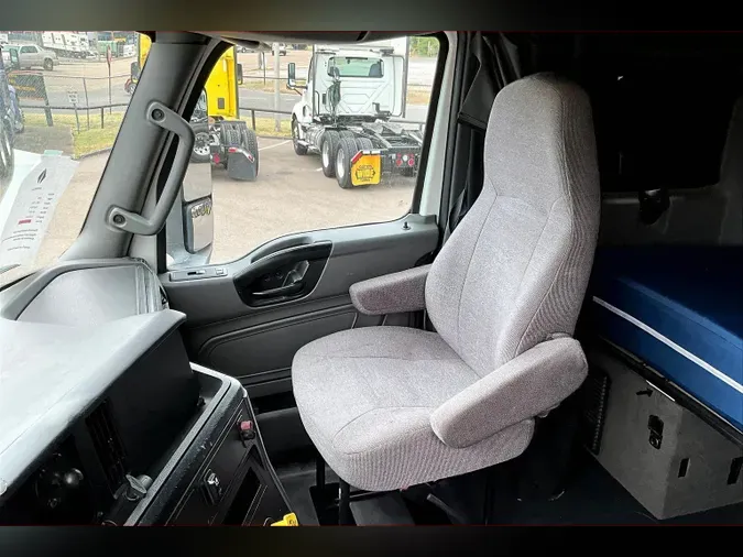 2022 INT LT625 6x4