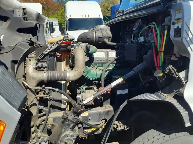 2019 VOLVO VNL