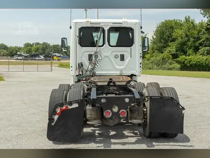 2015 FREIGHTLINER CASCADIA 113