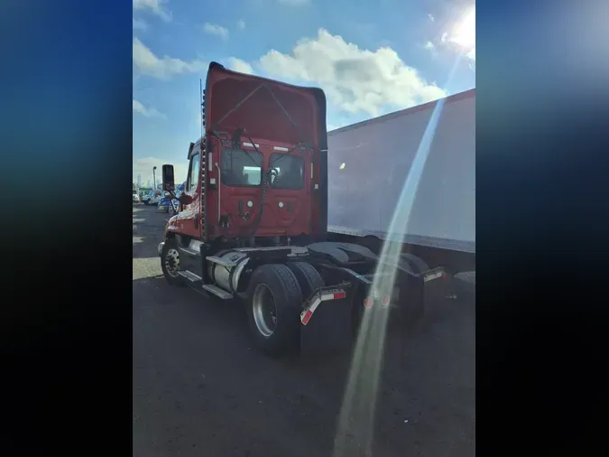 2019 FREIGHTLINER/MERCEDES CASCADIA 125