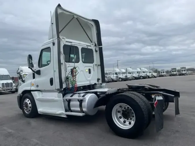 2016 FREIGHTLINER/MERCEDES CASCADIA 125