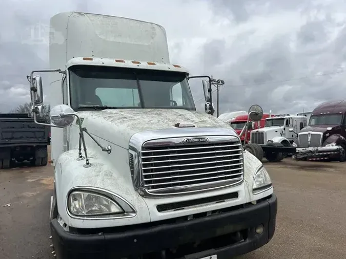 2004 FREIGHTLINER COLUMBIA 120
