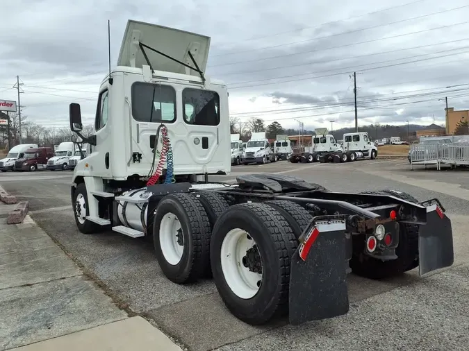 2015 FREIGHTLINER/MERCEDES CASCADIA 125