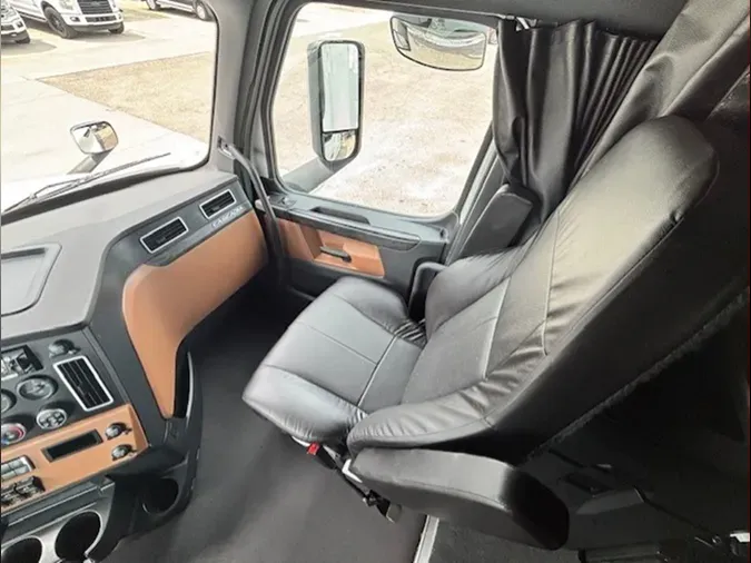 2023 Freightliner Cascadia 126