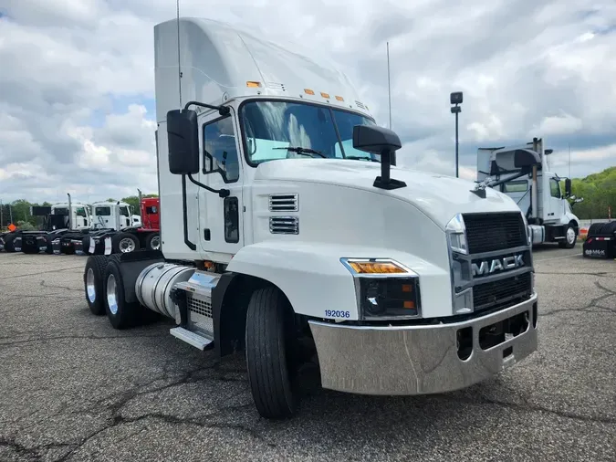 2019 MACK AN64T