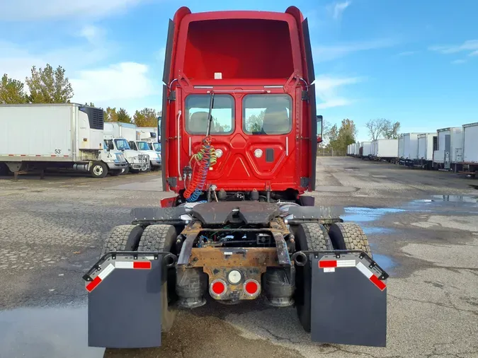 2013 FREIGHTLINER/MERCEDES CASCADIA 125